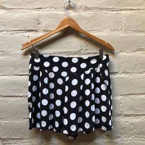 ✔️SOLD✔️ ⚫️Polka Dot Shorts⚪️